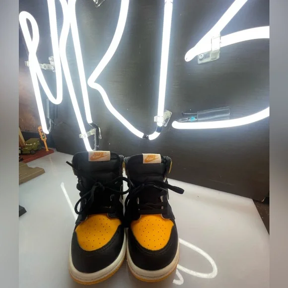 Air Jordan 1 “Taxi” - Picture 3 of 11